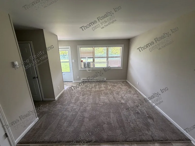 400 E Northern Blvd #39 — Photo 3