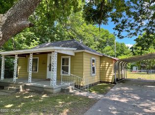 828 Wyandotte Ave, Baxter Springs, KS 66713