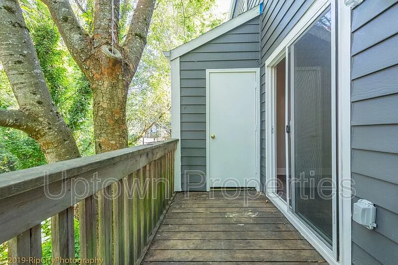 2 bed, 1.5 bath, 890 sqft, $1,595 — Photo 4