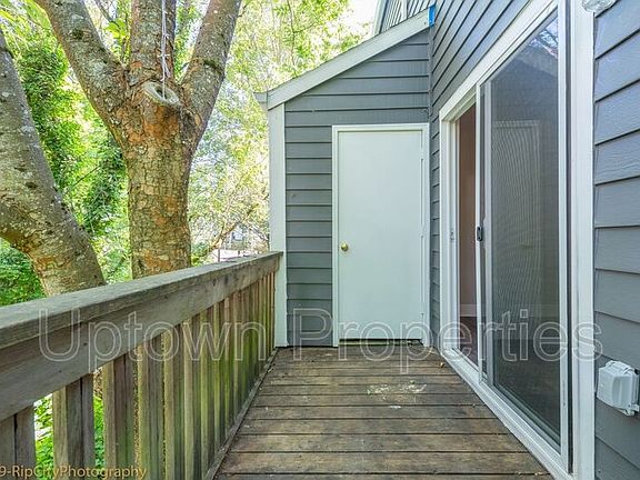 4th image of 3327 SW Garden View Ave