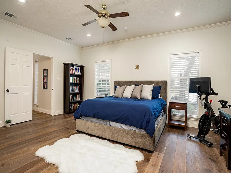 8915 Wallington Dr — Photo 10