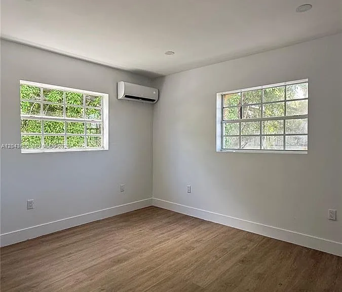 211 SW 10th Ave #4 — Photo 7
