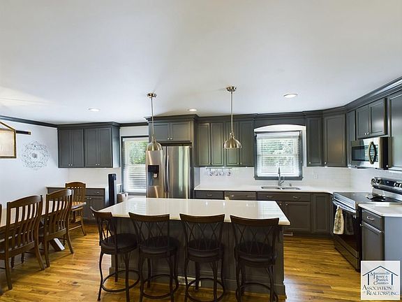 4th image of 352 Graceland Dr