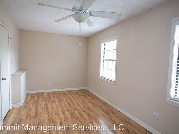 5th image of 1750 Jefferson Ave APT 10