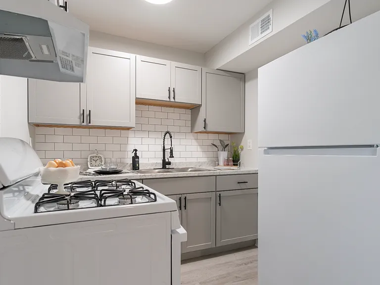 Carpenter Apartments — Photo 31