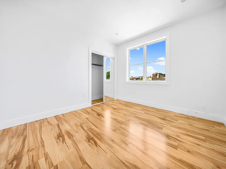 33-29 Astoria Blvd N #2D — Photo 8