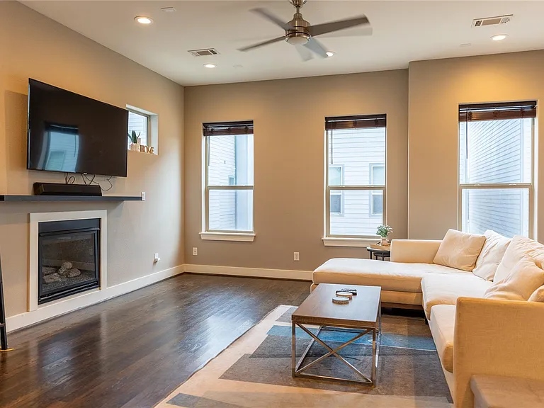 2903 Blodgett St — Photo 12
