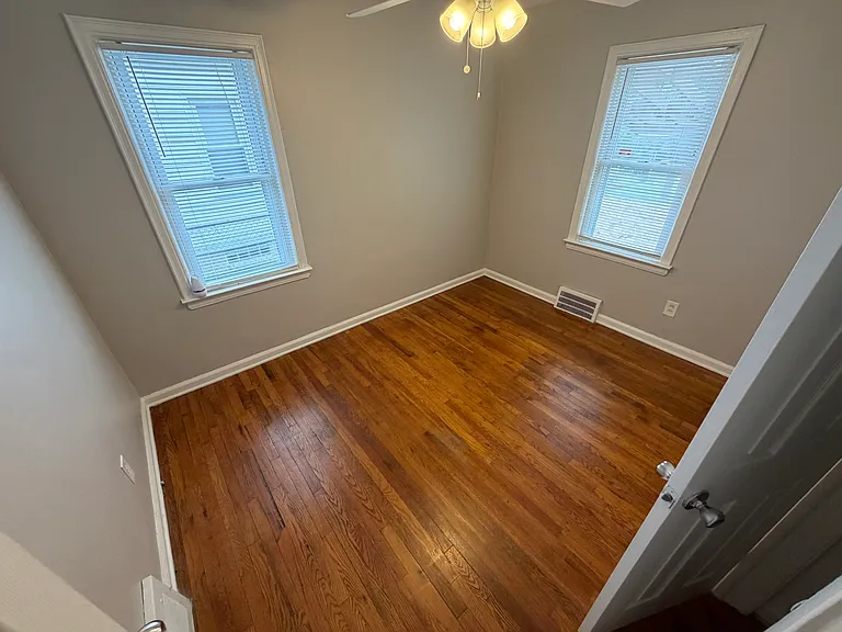 21802 Cushing Ave — Photo 11