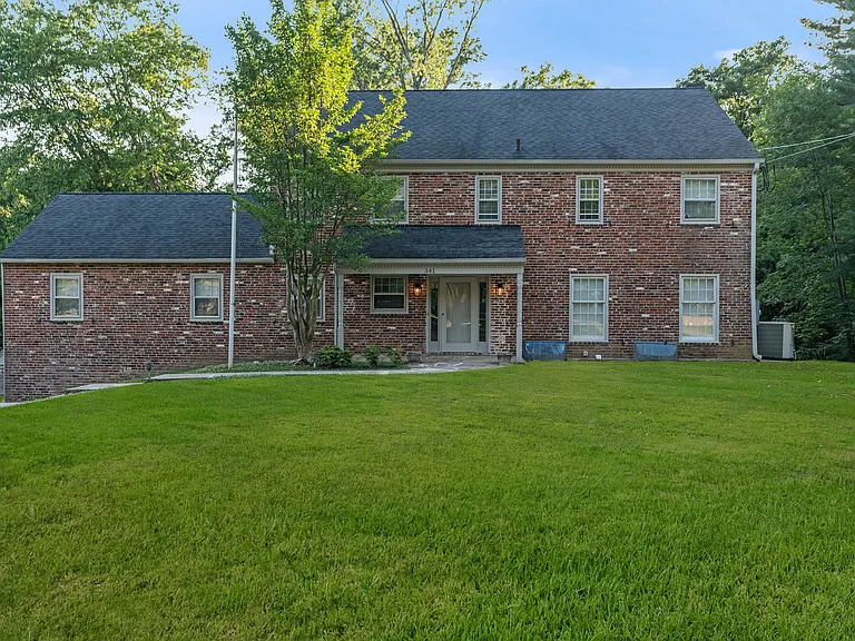 341 Crum Creek Ln — Photo 36