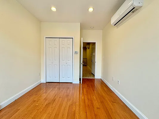 Rented by Astoria Realty | media 6