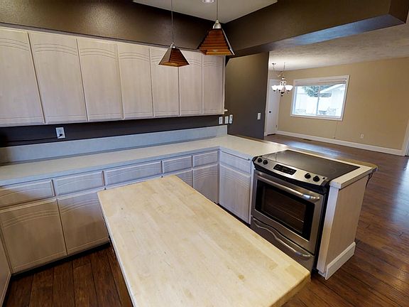 5th image of 10105 NE 179th St