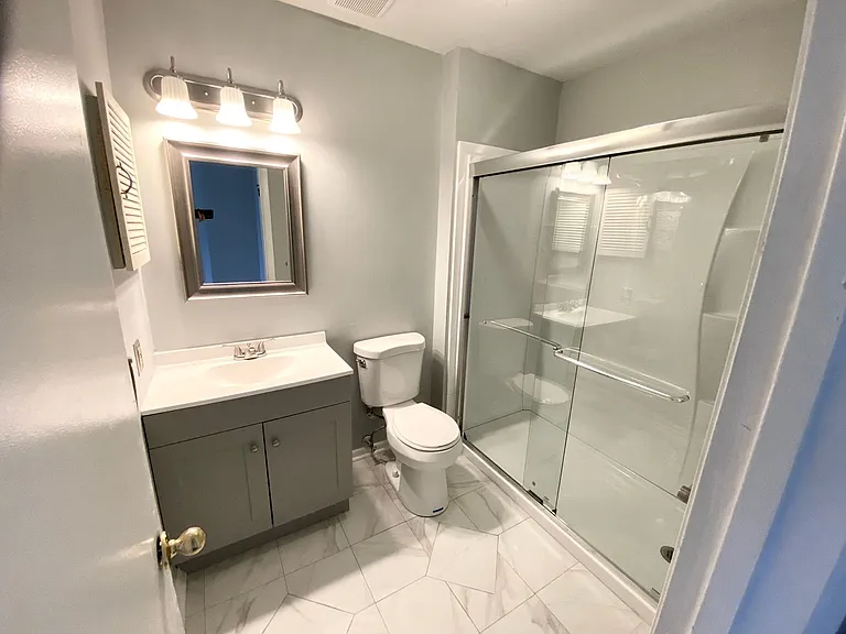 1116 N Green Dr — Photo 17