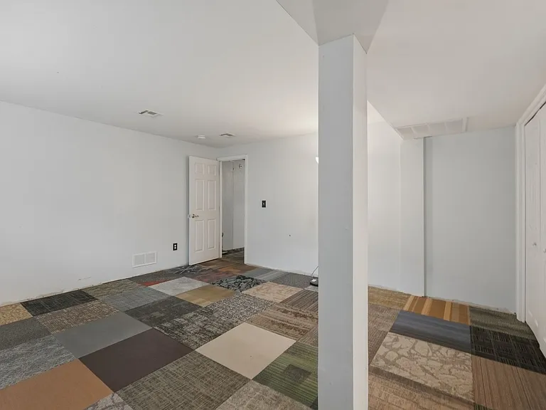 122 Saw Mill Rd — Photo 36