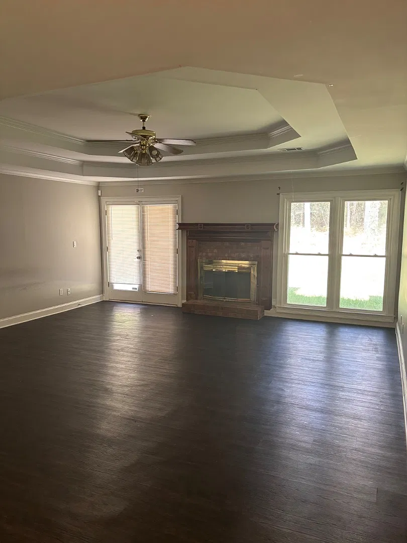318 Bridgewood Dr SE — Photo 2