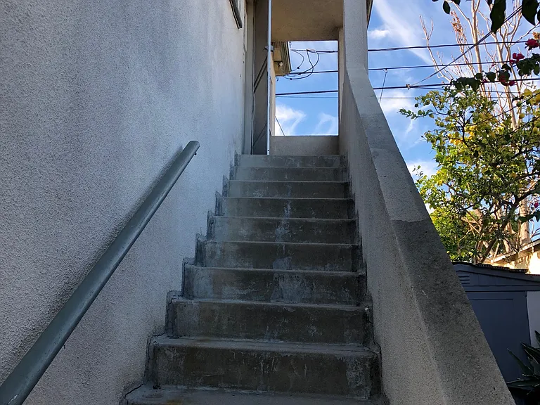 2890 Grandview Ave — Photo 3