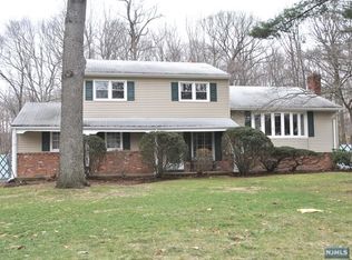 715 Beechwood Dr, Washington Township, NJ 07676