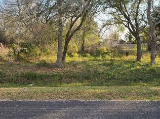 Meredino Dr, Oak island, TX 77514