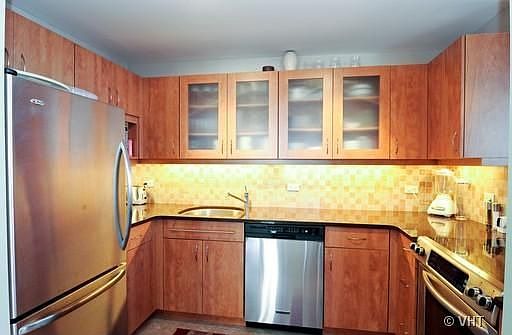4th image of 88 W Schiller St #1409L