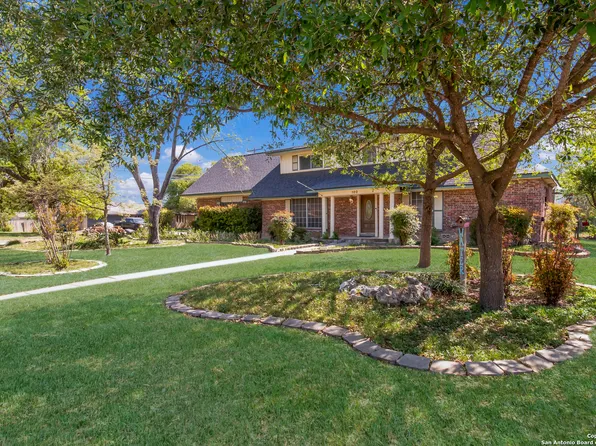 102 Gaiety Ln, Kirby, TX 78219