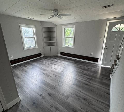 2nd image of 3133 Baybriar Rd