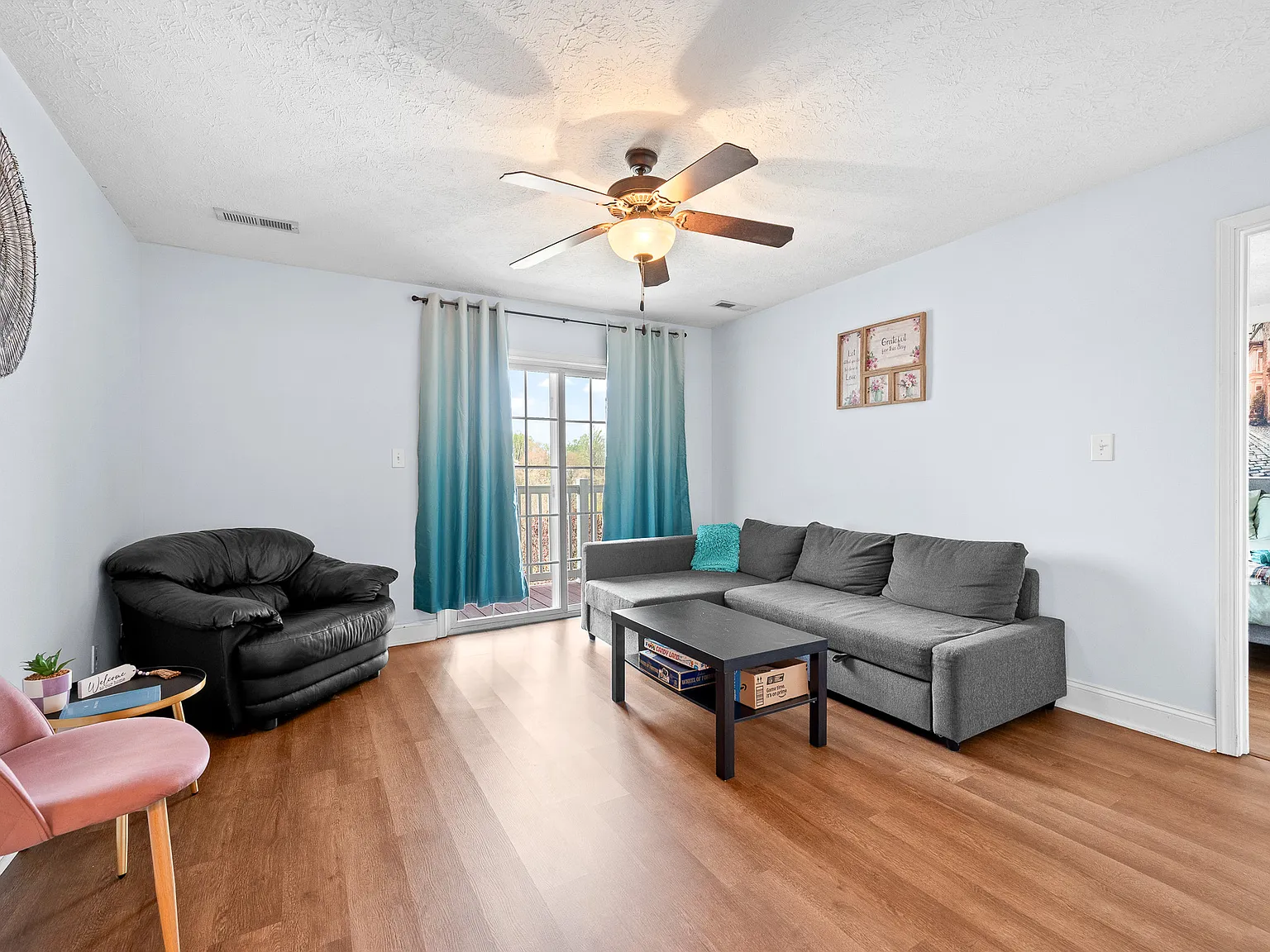 3 bed, 1115 sqft, $1,250 — Photo 2