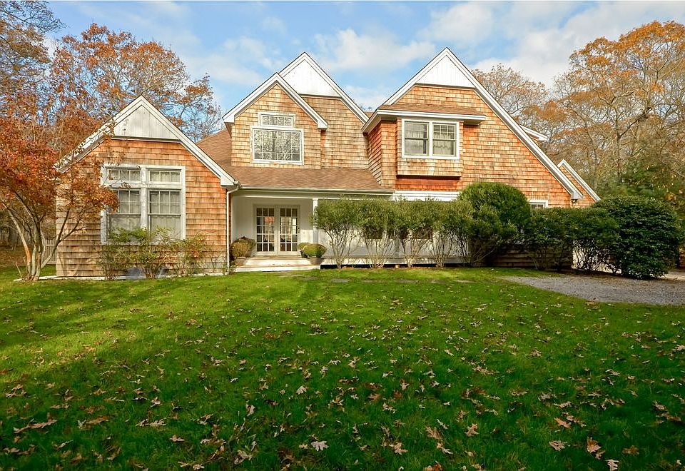 1st image of 8 Bay Colony Ct