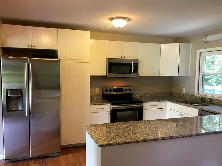 1211 Clearview Dr — Photo 4