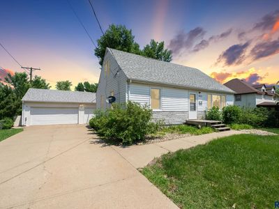 1422 E 17th St, Sioux Falls, SD, 57104