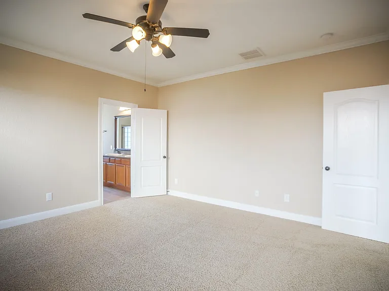 2 Hadlock Pl — Photo 30