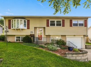 3123 Somerset Dr, Bettendorf, IA 52722