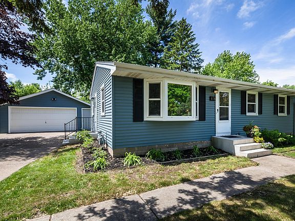 5th image of 616 Esther Ln