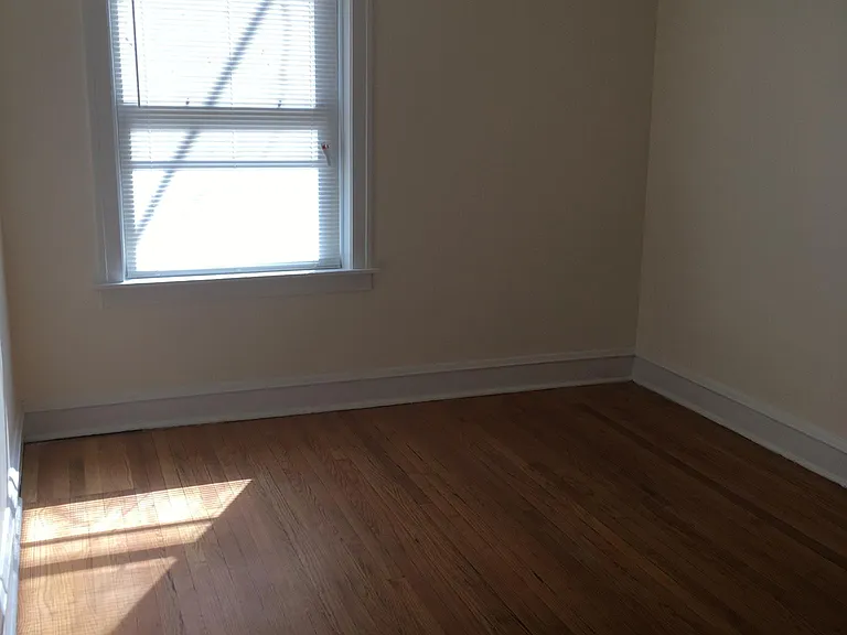 2552 N Harding Ave #2 — Photo 5