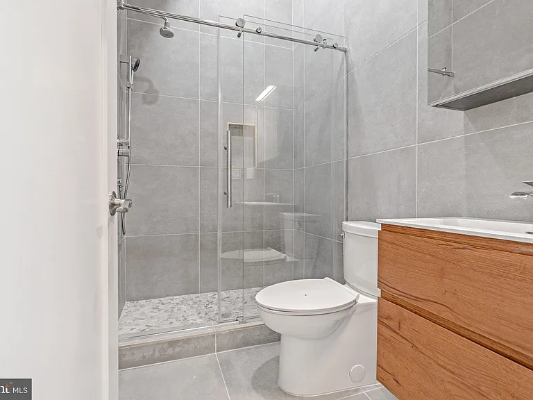 253 N 3rd St #4 — Photo 11