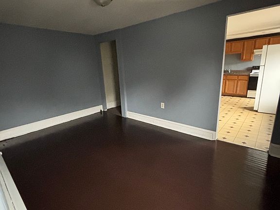 4th image of 811 W Main St APT 4