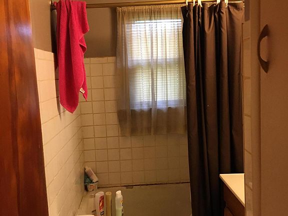 4th image of 5124 Maple St