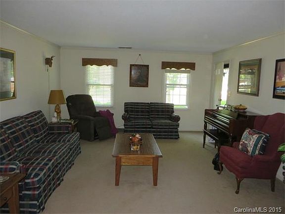 3rd image of 817 Jamestown Dr APT 5