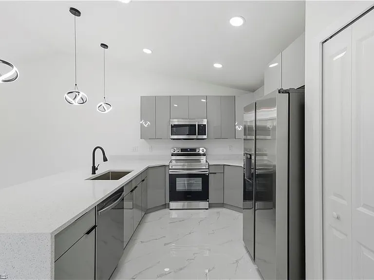 1010 Jaguar Blvd — Photo 5