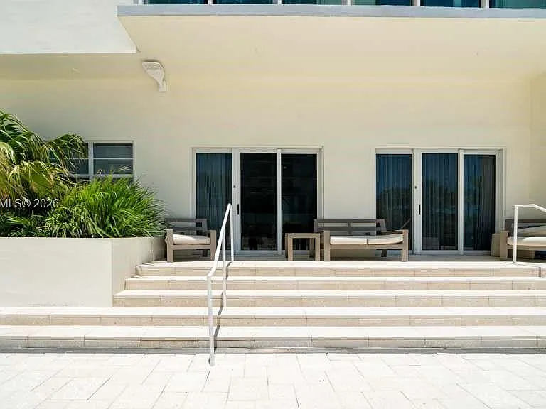 6917 Collins Ave #L-107 — Photo 28