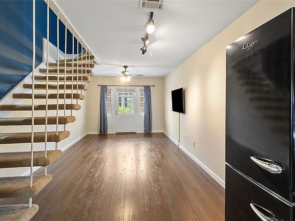 3rd image of 301 Seattle St APT 11