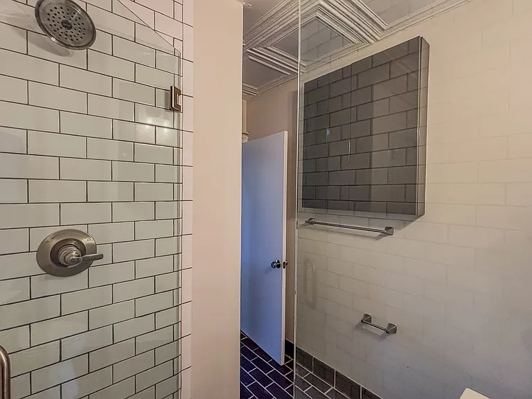 1318 Main St #5 — Photo 9