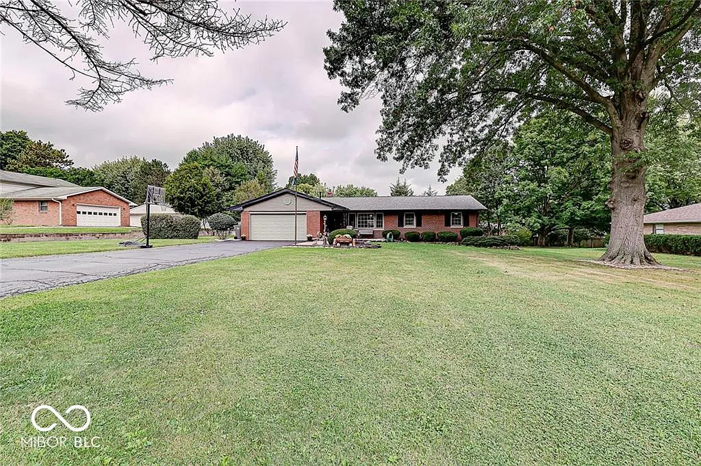 220 E Waterbury Rd photo 1