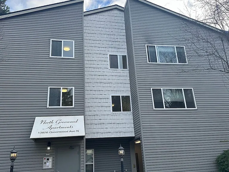 North Greenwood — Photo 7