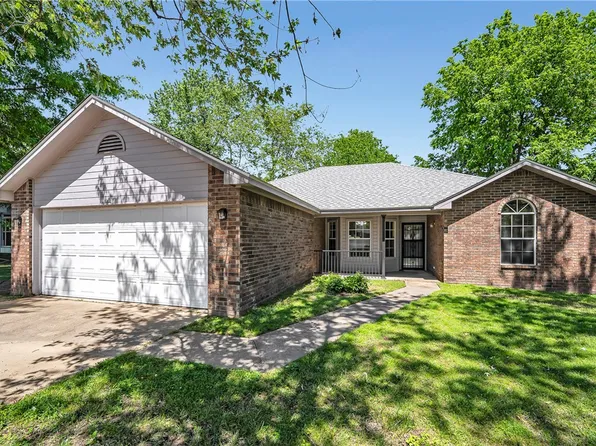 1698 Heritage Dr, Springdale, AR 72762