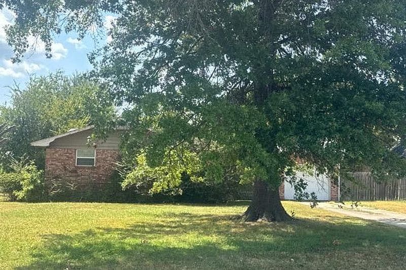 1st image of 501 N Chickasaw Ave