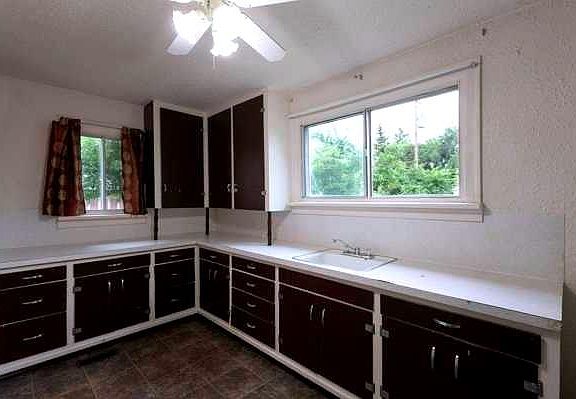 4th image of 5304 E 56th St