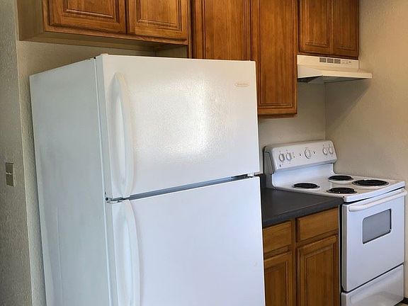 5th image of 423 Bartlett Ave APT 2