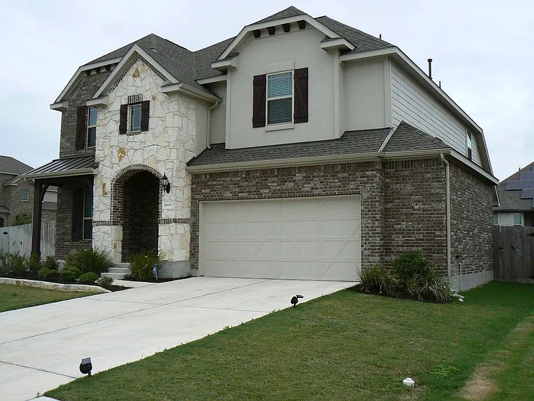 5900 Bucine Cv — Photo 2