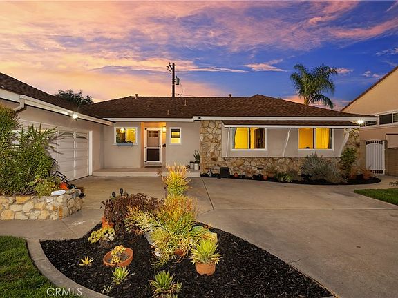 4th image of 2211 E Romneya Dr