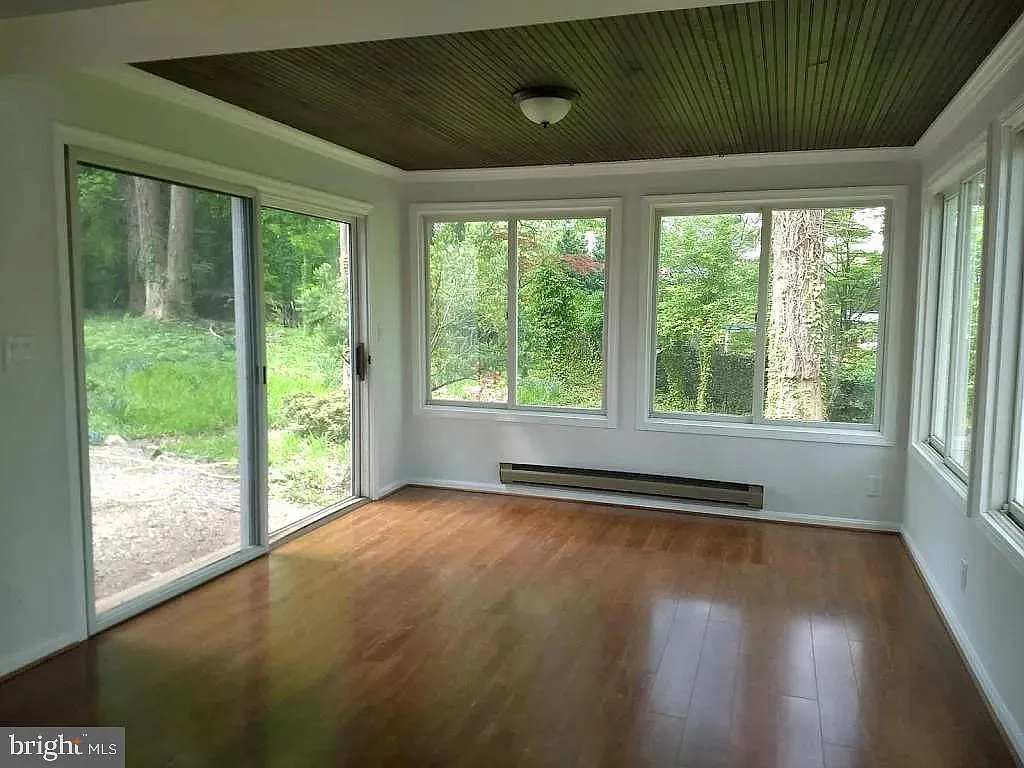 4 bed, 3.5 bath, 3000 sqft, $4,450 — Photo 2