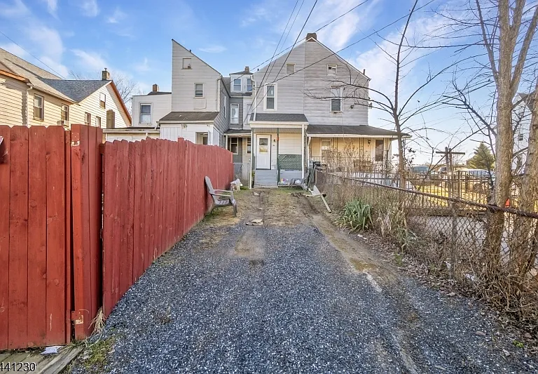 19 Railroad Ave — Photo 27